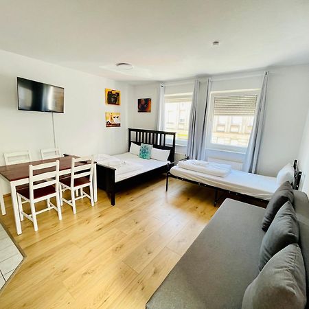 Studio Apartment In Stoetteritz With Balcony - Great Public Transport Links To The City Lipcse Kültér fotó