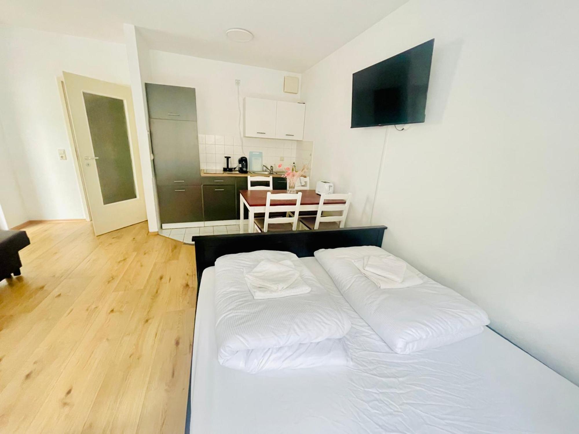 Studio Apartment In Stoetteritz With Balcony - Great Public Transport Links To The City Lipcse Kültér fotó